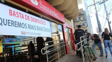 Santander é condenado a pagar danos materiais e morais a bancária
