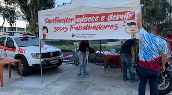 Bancários protestam em todo o país contra demissões no Santander