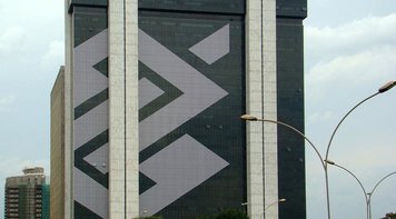 Lucro do BB sobe 28% e bate R$ 14,4 bi em 2015; Sindicato cobra melhores condições de trabalho