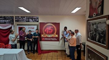 Sindicato completa 45 ANOS, homenageia ex-presidentes e lança selo comemorativo