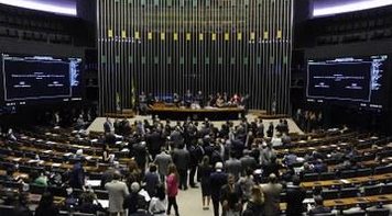 Oposição sai vitoriosa e governo não consegue concluir mudança da meta fiscal