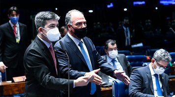 Senado aprova PEC, mas limita auxílio emergencial a ajuste fiscal de Paulo Guedes