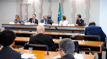 Especialistas dizem a senadores que não há déficit na Previdência Social 