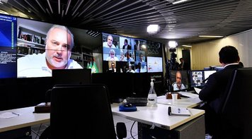 Senado aprova expansão do auxílio emergencial para trabalhadores informais