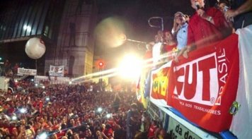 Sindicalistas realizam plenária nacional com Lula em defesa da democracia e dos direitos