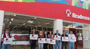 Sindicato fecha agência do Bradesco e dá início à campanha salarial