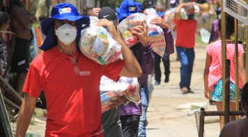Bancários do Centro-Norte levam cestas básicas para ajudar vítimas das enchentes no sul da Bahia