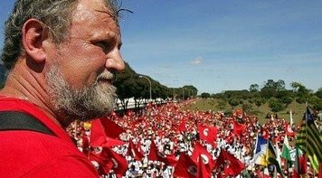 Movimentos, políticos e intelectuais prestam solidariedade a Stédile