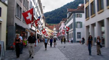 Nas urnas, suíços rejeitam reforma da previdência