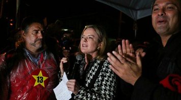 Estou tranquilo, mas indignado, diz Lula em carta enviada aos acampados