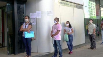 Taxa de desemprego dispara (14,4%) e é a maior desde 2012