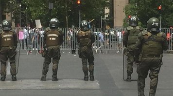 Bolsonaro ameaça uso das Forças Armadas porque vê brasileiros como inimigos 