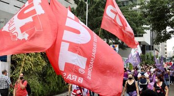 Mulheres ocupam as ruas de cidades do país por direitos, pela vida e #ForaBolsonaro 