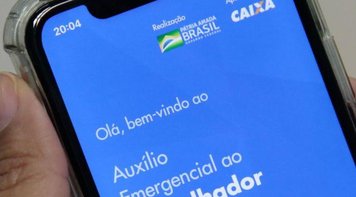 Bolsonaro reduz em 50% e valor do auxílio emergencial cai para R$ 300 até dezembro
