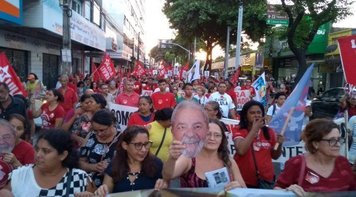Trabalhadores criticam desmandos do Judiciário e fazem atos em defesa de Lula