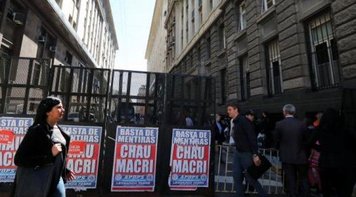 Na Argentina, trabalhadores fazem greve geral contra arrocho e acordo com o FMI