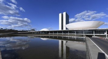 Comissão do Senado se antecipa à Câmara e aprova isenção do IR até R$ 5 mil