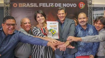 Haddad assume compromisso com trabalhadores e afirma que vai devolver direitos