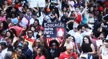Segundo tsunami da educação toma as ruas do Brasil. Confira o balanço da manhã