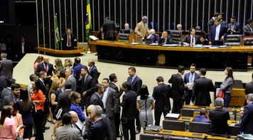 Deputados que defendem reforma têm direito à aposentadoria integral aos 60 anos