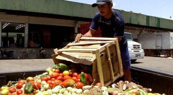 Impacto da inflação é maior para mais pobres e causa endividamento recorde