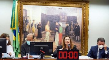 CCJ aprova PL que permite educação em casa. Veja quem são os inimigos da educação 