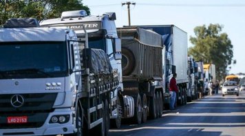 CUT apoia paralisação dos caminhoneiros, que entra no terceiro dia