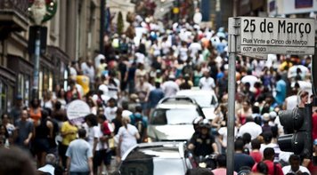 Classe média cresceu nos governos do PT e andou para trás com Temer e Bolsonaro