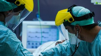 Mais de 60 mil brasileiros morreram de Covid-19 e contaminação segue em alta