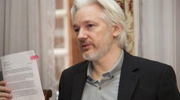 Centrais sindicais e movimentos populares pedem a Lula asilo político a Assange