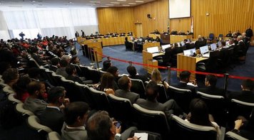 Por um voto, petroleiros vencem disputa bilionária com Petrobras no TST