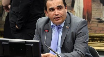 Centrais repudiam relator da PEC da Previdência: 'Desmantelamento'