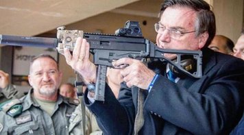 Bolsonaro amplia orçamento dos militares e reduz o da educação