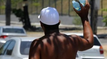 Informalidade atinge 47,4% dos trabalhadores negros do Brasil, diz IBGE