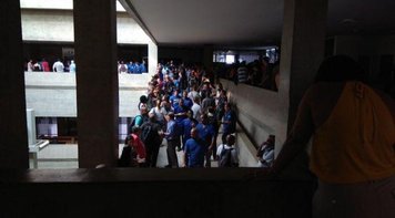 Trabalhadores ocupam a Casa da Moeda em protesto contra a privatização