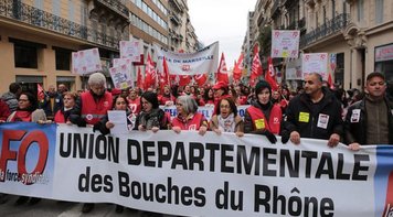 Cerca de 1,5 milhão de franceses estão em greve geral contra reforma da previdência