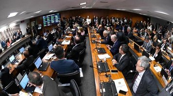 Reforma quer pagar mínimo para todos porque considera rico quem ganha R$ 1.500