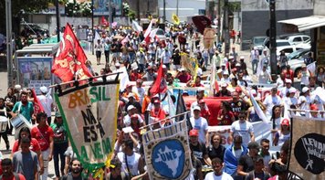Atos no Dia de Luto pelo Brasil reúnem milhares de trabalhadores 