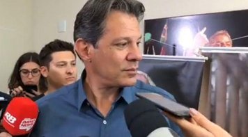 POLÍTICA    JOGO SUJO  Em 12 horas, Haddad recebe 5 mil denúncias de 'fake news'