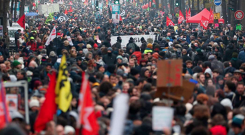 Na França, trabalhadores entram no 5º dia de greve contra a reforma da Previdência 
