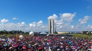 Tsunami da educação para o Brasil e leva o povo às ruas. Confira onde teve atos