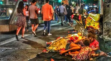 País pode viver caos social com auxílio emergencial menor e a alta dos alimentos 