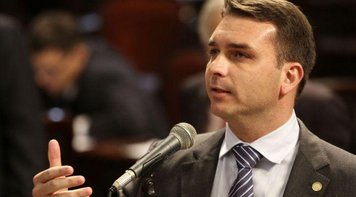 Ex-motorista de Flávio Bolsonaro movimentou R$ 1,2 milhão em sua conta, diz COAF