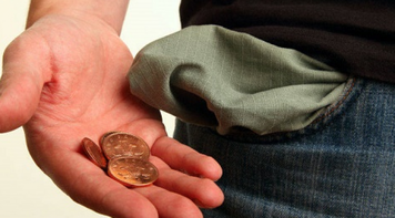 Mais imposto e menos direitos trabalhistas: a saída de Guedes para a crise