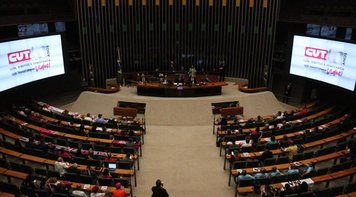 Do lado certo da história: CUT recebe homenagem pelas quatro décadas de resistência