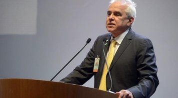 'Presidente da Petrobras assume para beneficiar concorrentes', diz FUP