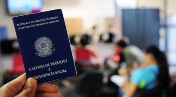 Brasil registra menos empregos com carteira assinada em março