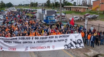 Contra demissões e o desmonte da Petrobras, petroleiros aprovam greve nacional 