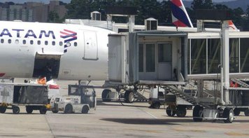 Latam Brasil cumpre ameaça e inicia demissão de 2.700 tripulantes