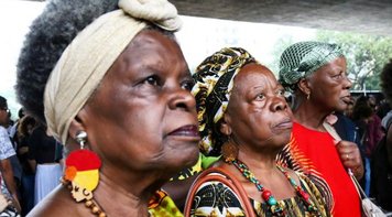 Mulheres negras sofrem mais com trabalho precário e falta de investimentos